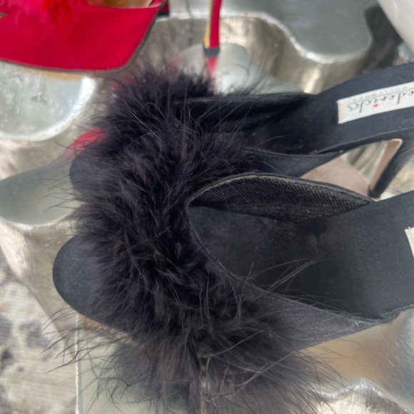 Red and black satin true vintage sexy mules size 8 new and in worn condition 70s - Picture 3 of 16